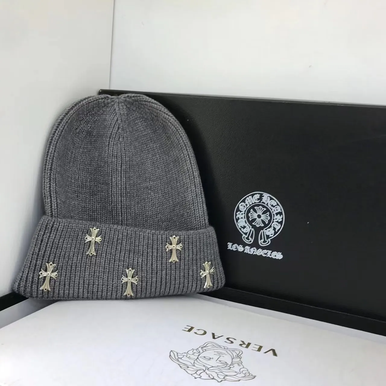 Crow Heart cashmere knitted hat